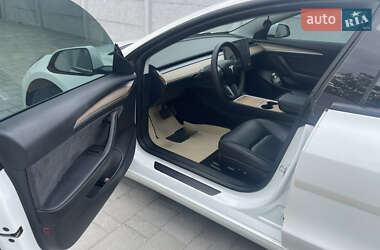 Седан Tesla Model 3 2021 в 