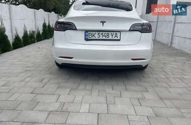 Седан Tesla Model 3 2021 в 