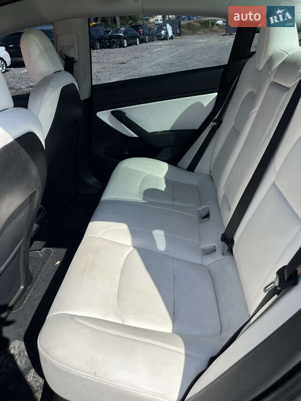 Седан Tesla Model 3 2020 в Львове