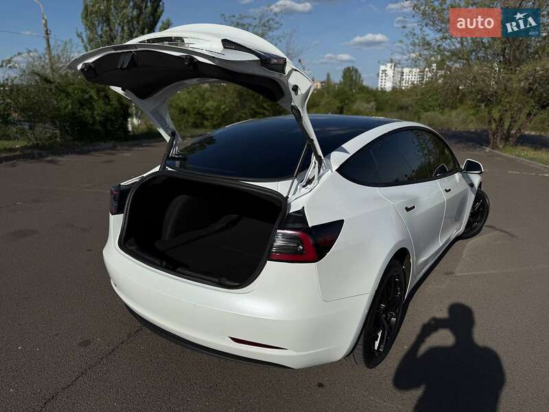 Седан Tesla Model 3 2021 в Каменском