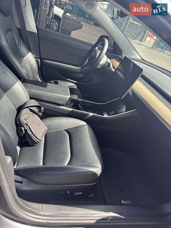 Седан Tesla Model 3 2019 в Киеве