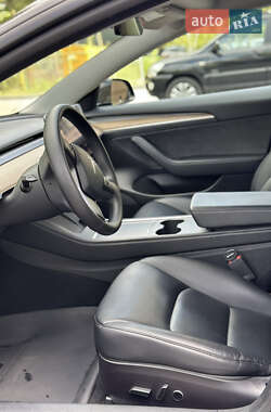 Седан Tesla Model 3 2022 в 