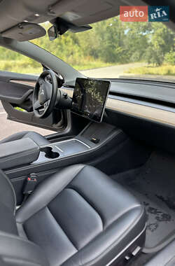 Седан Tesla Model 3 2022 в 