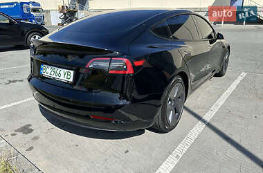 Седан Tesla Model 3 2022 в 