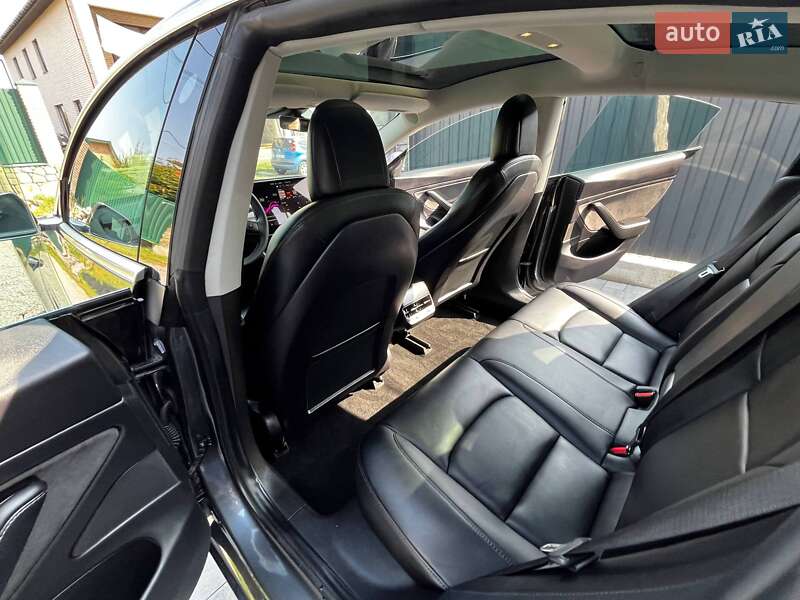 Седан Tesla Model 3 2019 в Виннице