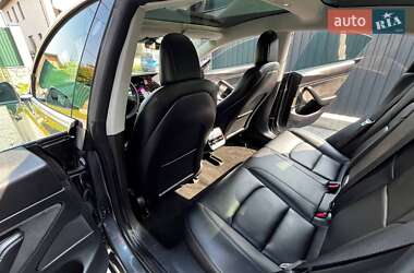 Седан Tesla Model 3 2019 в 