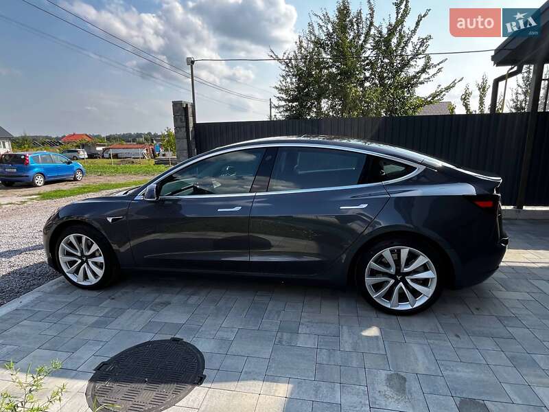 Седан Tesla Model 3 2019 в Виннице