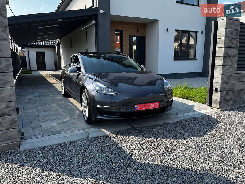 Седан Tesla Model 3 2019 в Виннице