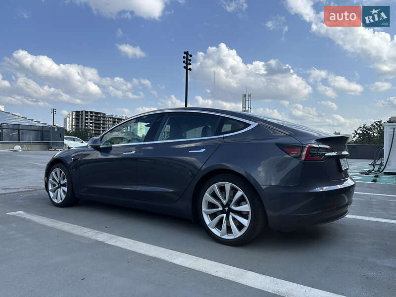 Седан Tesla Model 3 2018 в Петропавлівській Борщагівці