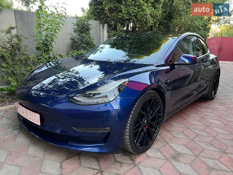 Седан Tesla Model 3 2019 в Житомирі