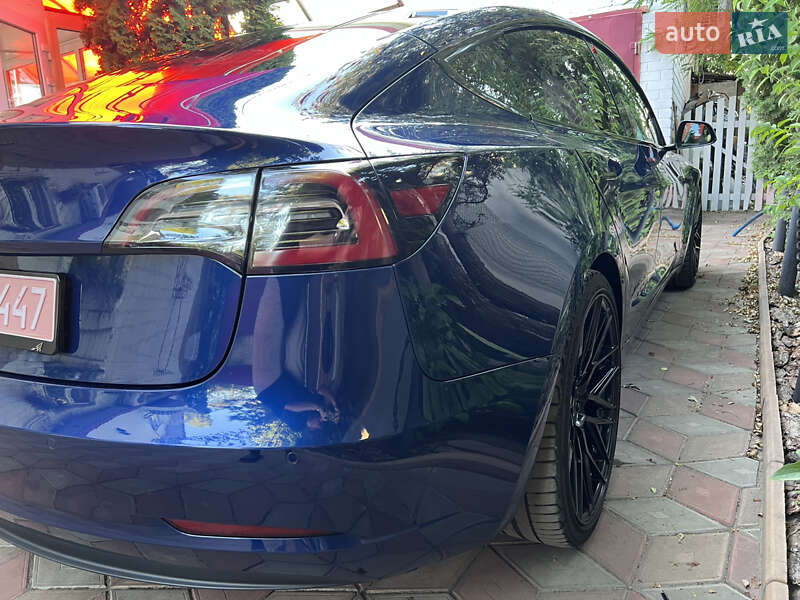 Седан Tesla Model 3 2019 в Житомирі