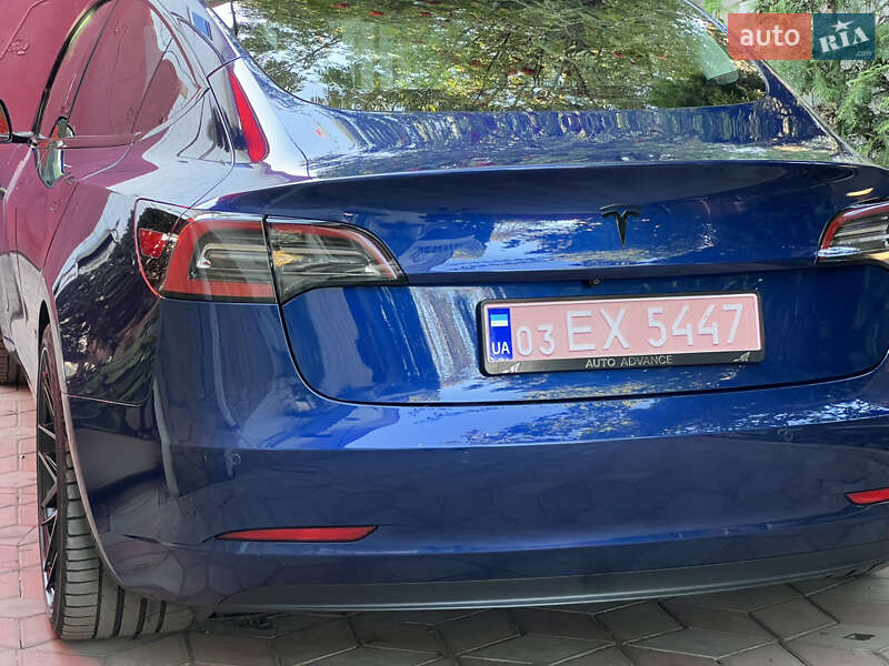Седан Tesla Model 3 2019 в Житомирі