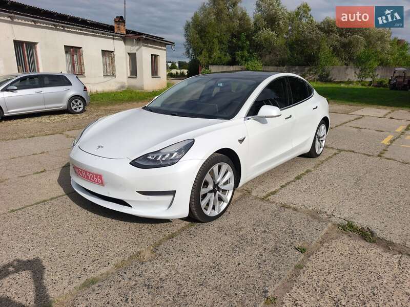 Седан Tesla Model 3 2019 в 