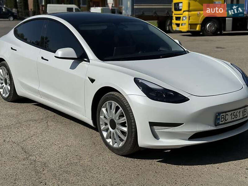 Седан Tesla Model 3 2021 в 