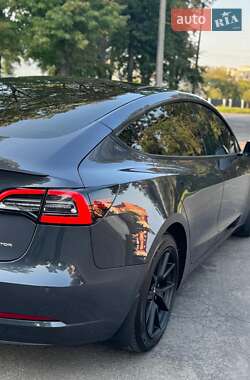 Седан Tesla Model 3 2022 в 