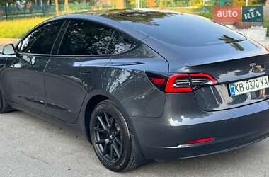Седан Tesla Model 3 2022 в 