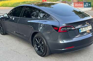 Седан Tesla Model 3 2022 в 