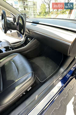Седан Tesla Model 3 2018 в 