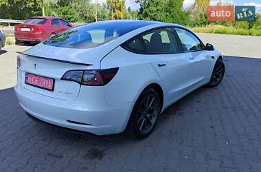 Седан Tesla Model 3 2022 в 