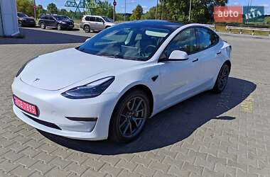 Седан Tesla Model 3 2022 в 