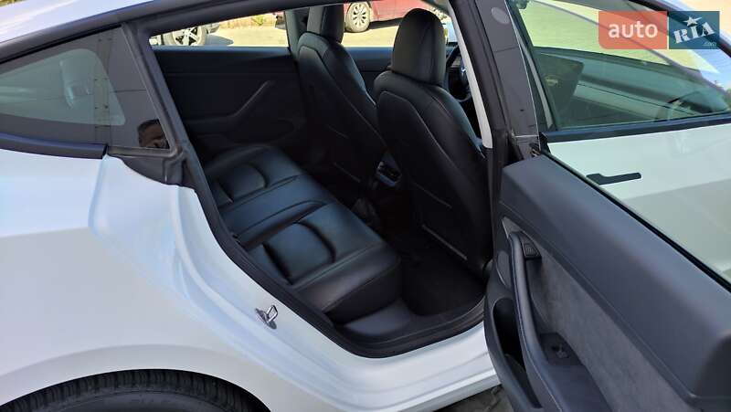 Седан Tesla Model 3 2022 в Києві