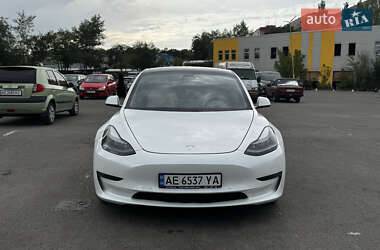 Седан Tesla Model 3 2021 в 