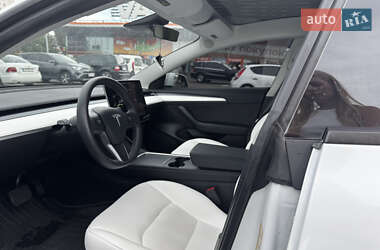 Седан Tesla Model 3 2021 в 