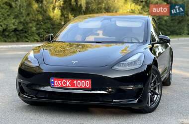 Седан Tesla Model 3 2021 в 