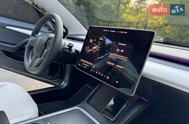 Седан Tesla Model 3 2021 в 