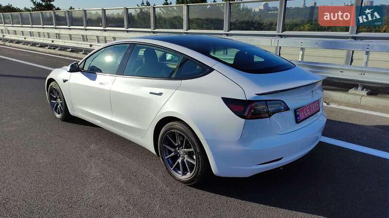 Седан Tesla Model 3 2022 в Києві