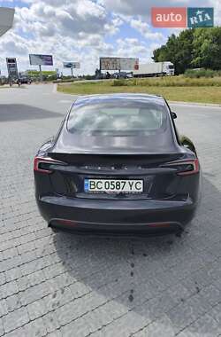 Седан Tesla Model 3 2024 в 