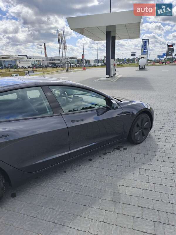 Седан Tesla Model 3 2024 в Львове