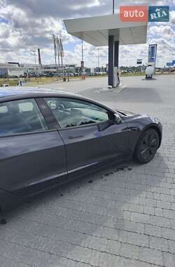 Седан Tesla Model 3 2024 в 
