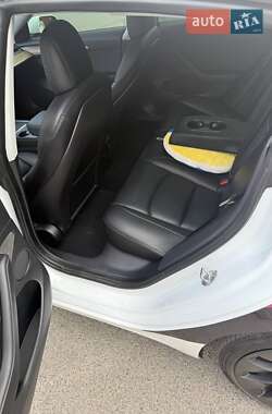 Седан Tesla Model 3 2021 в 