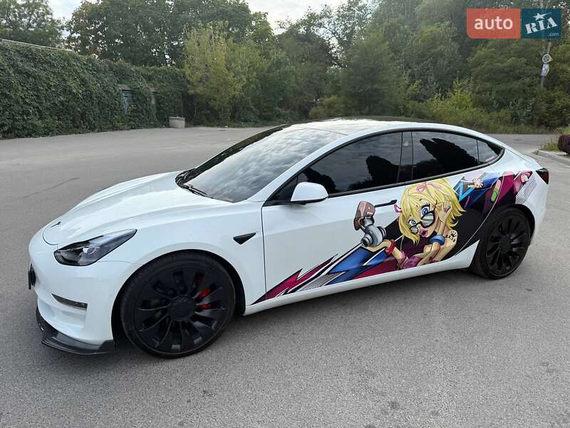 Седан Tesla Model 3 2021 в 