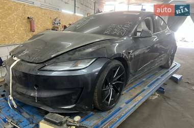 Седан Tesla Model 3 2024 в 