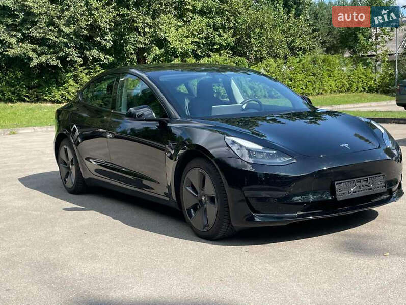 Седан Tesla Model 3 2020 в 