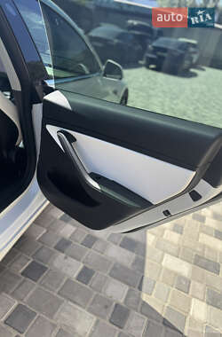 Седан Tesla Model 3 2019 в 