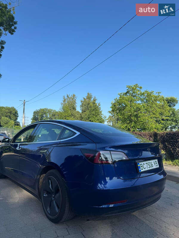 Седан Tesla Model 3 2019 в Львове