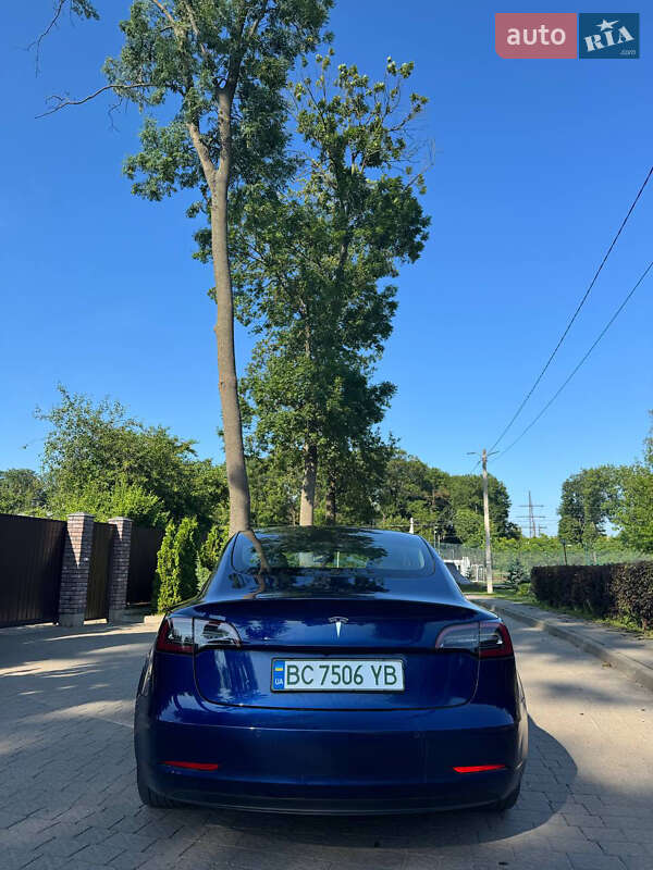 Седан Tesla Model 3 2019 в Львове