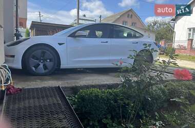 Седан Tesla Model 3 2022 в Тлумачі
