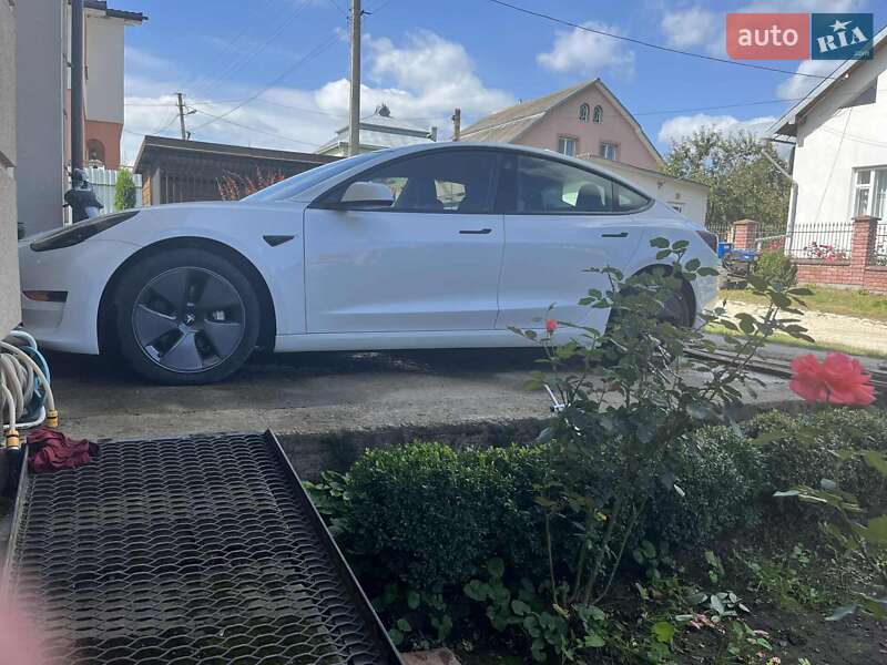 Седан Tesla Model 3 2022 в Тлумаче
