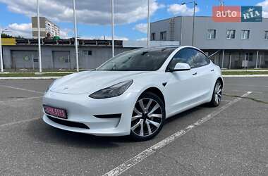 Седан Tesla Model 3 2023 в 