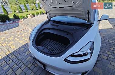 Седан Tesla Model 3 2020 в 