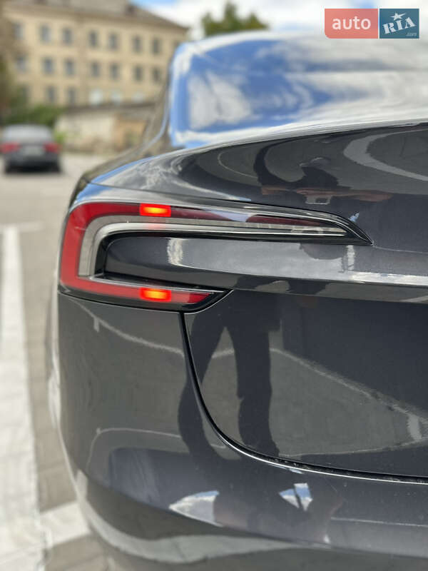 Седан Tesla Model 3 2024 в Києві
