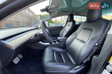 Седан Tesla Model 3 2020 в 