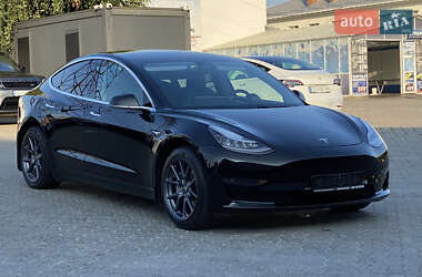 Седан Tesla Model 3 2020 в 