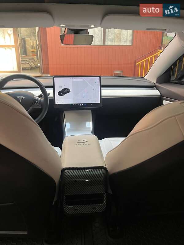 Седан Tesla Model 3 2019 в Львові