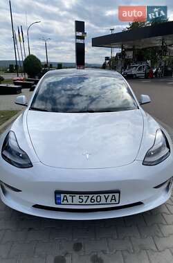 Седан Tesla Model 3 2021 в 