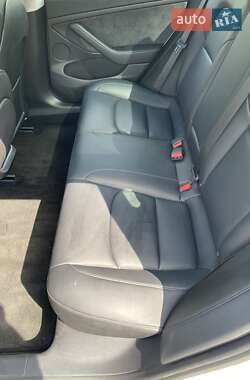 Седан Tesla Model 3 2021 в 
